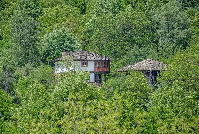 Traditional Bulgarian house with stunning mountain view - Image 1