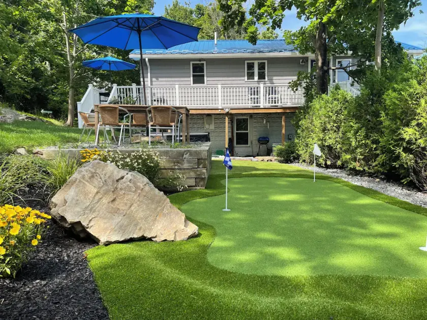 Hot Tub, Putting Green, 5 min walk to the beach, shops & restaurants. - Image 1