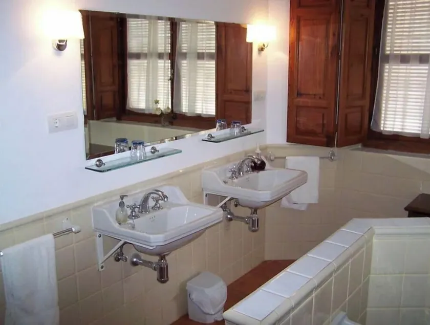 Elegant Manor House near Alcalá del Jucar with Piano. - Image 1