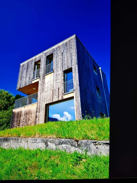 Modern, idyllic vacation home with breathtaking panoramic views - Image 1
