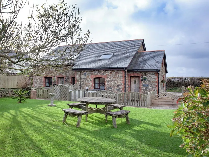 2 bedroom accommodation in Welcombe, near Bude - Image 1