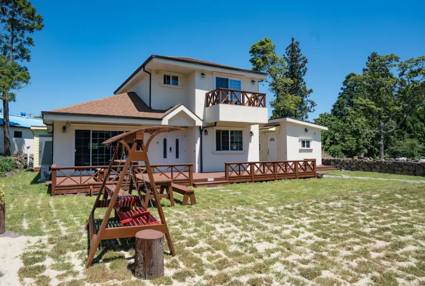 Wonderful Wood Family House in Jeju in nature - Image 1