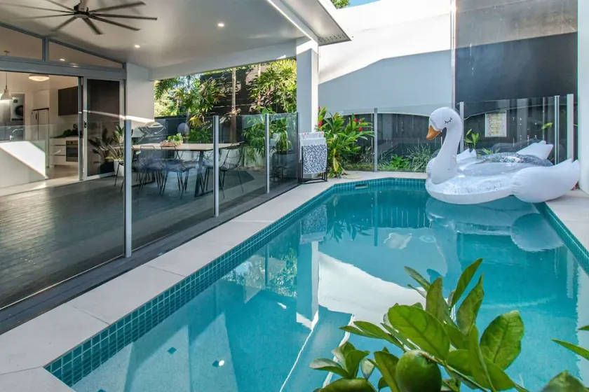 Luxurious City Sanctuary with Private Pool – Perfect for Family Getaways in Cairns - Image 1