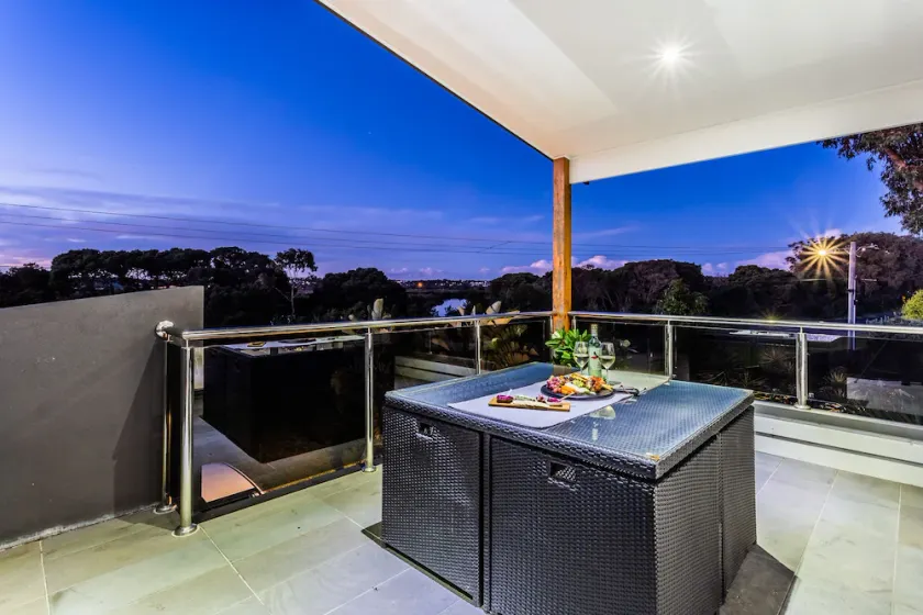 June/July school holidays. Stay 5 pay 4  - Image 1