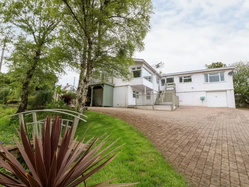 WILLOWAY, pet friendly, country holiday cottage in Benllech - Image 1