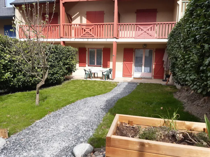 T3 ground floor private garden 2minLUZ - Image 1