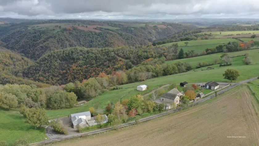 Gîte au Calme Dans la Campagne Aveyronnaise - Image 1