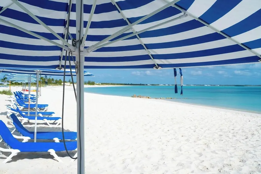 1st Class - Condo, Beach & Views - Image 1