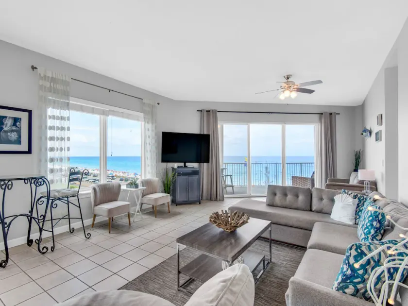 Dog Friendly, Gorgeous Water Views, Beach Service, Pool - Image 1