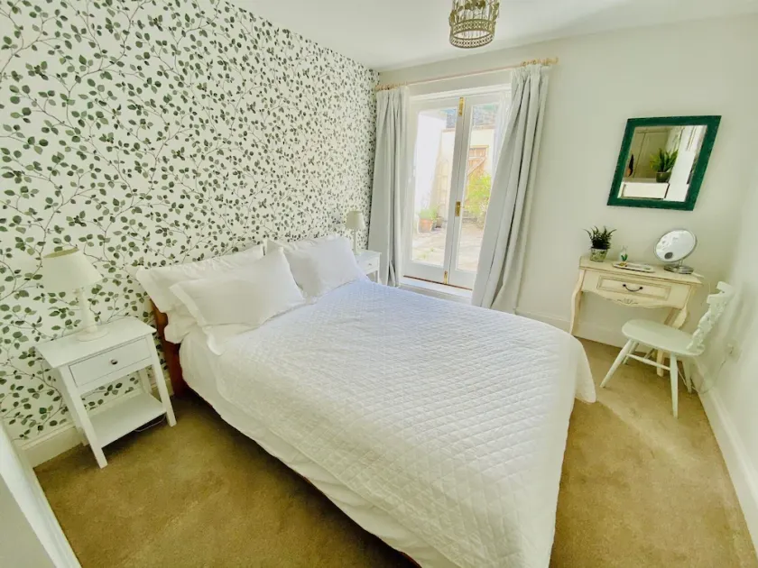 Stylish 1BR apartment near Salcombe & beaches - Image 1