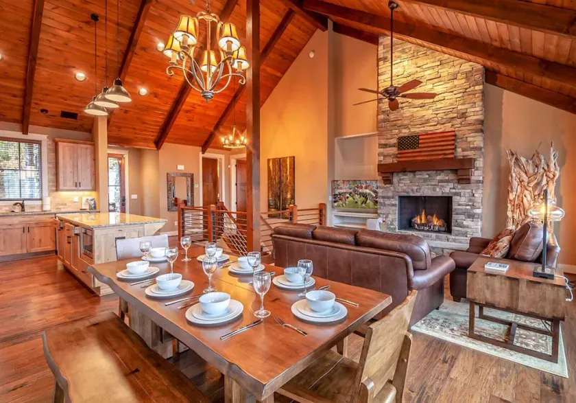 3BR / 2BA Chic Opskalere Cottage på Blue Ridge Mtn Club, Udsigt, udendørs pejs, fitnesscenter, flod adgang - Image 1