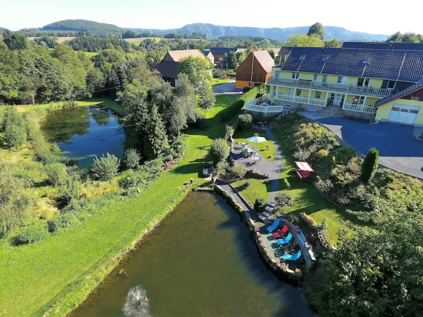 Ferienwohnungen mit Teich in Lichtenhain - Image 1
