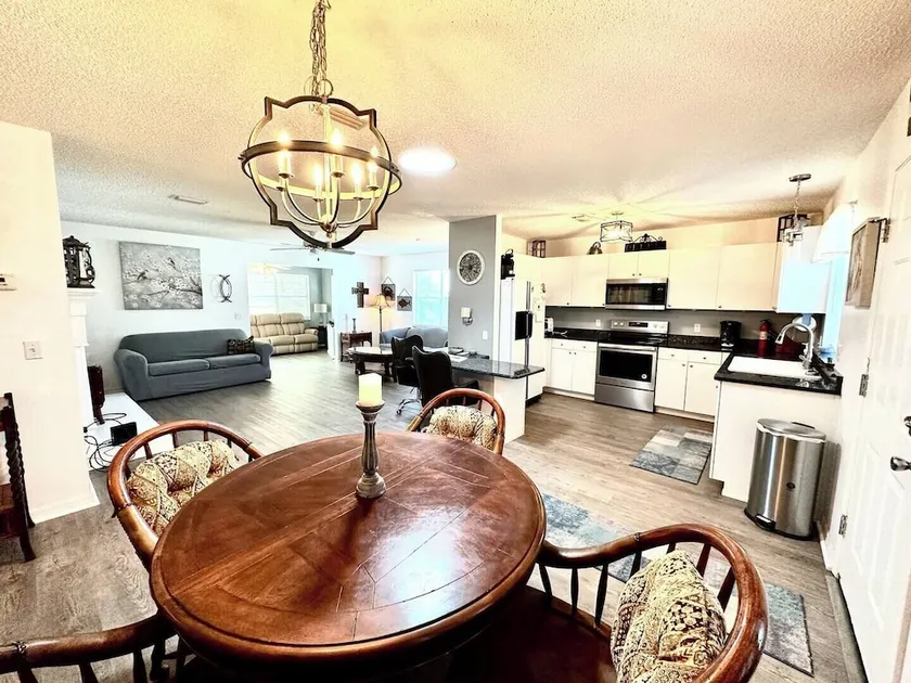 Cozy Cottage - 2/2 in The Village of Mira Mesa - Image 1