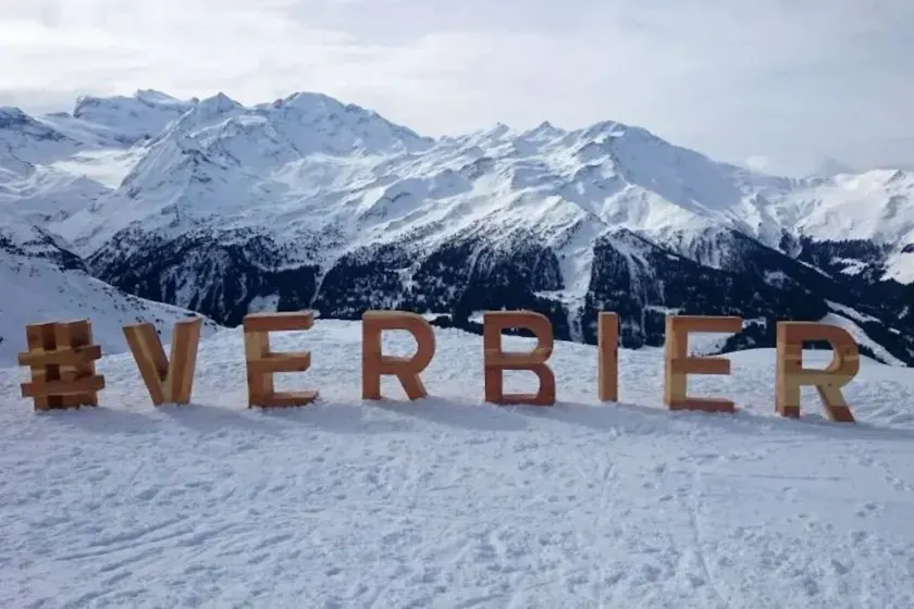 Meters from the lift station with a private terrace and balcony in Verbier - Image 1