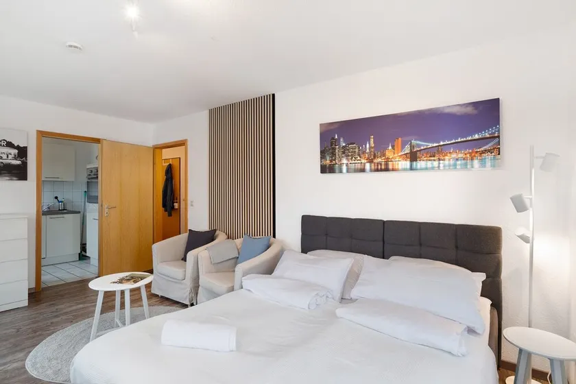 Holiday Apartment 'Hübsche Wohnung\" with Balcony & Wi-Fi - Image 1