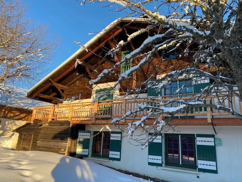 Chalet  traditionnel en bois - Image 1