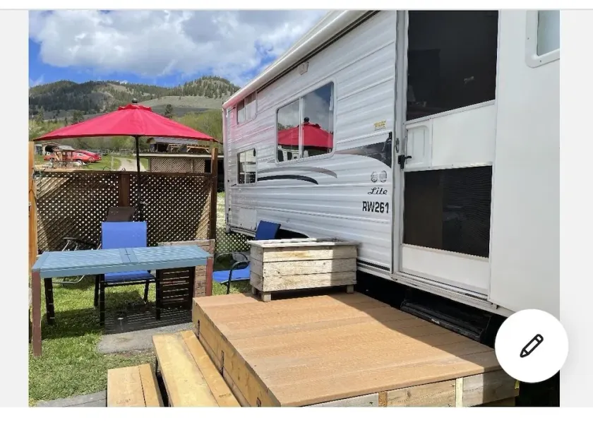 Farm Stay Marron Valley- 5th Wheel Trailer - Image 1