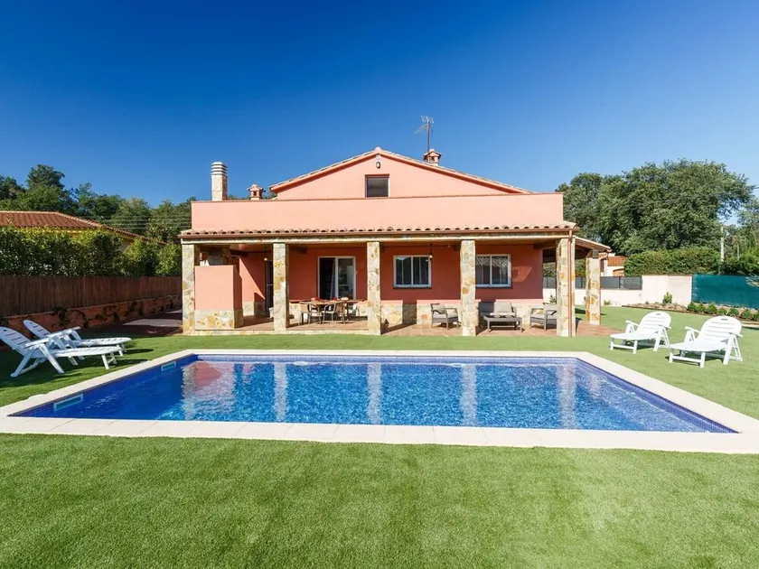Merveilleuse maison de vacances privée pour 10 personnes avec piscine privée, WIFI, TV et patio - Image 1