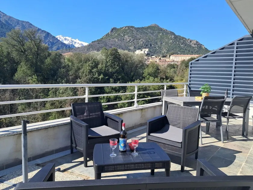 Bright 3-room apartment with mountain view and beautiful terrace + parking - Image 1