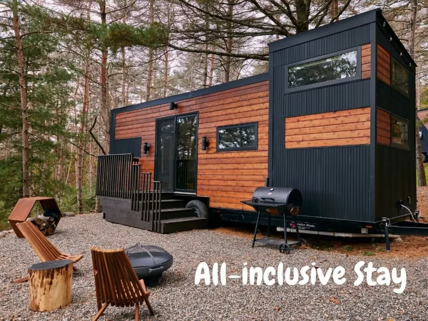 Tiny house-Deluxe-Ensuite Dusche-Bergblick-Pine House - Image 1