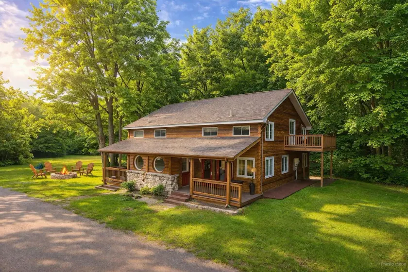 EIN NORD-MICHIGAN-FERIENPARADIES.  20 PERSONEN (10 während der Skisaison)! - Image 1