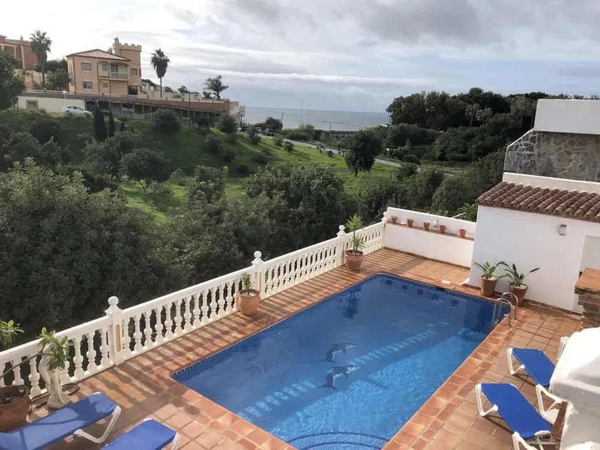 Privatvilla mit Pool, 4 Gehminuten vom Strand El Faro entfernt, Glasfasernetz - Image 1