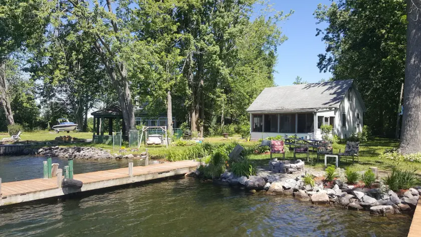 Waterfront cottage, two docks, great fishing, open to Oneida Lake, lg yard - Image 1