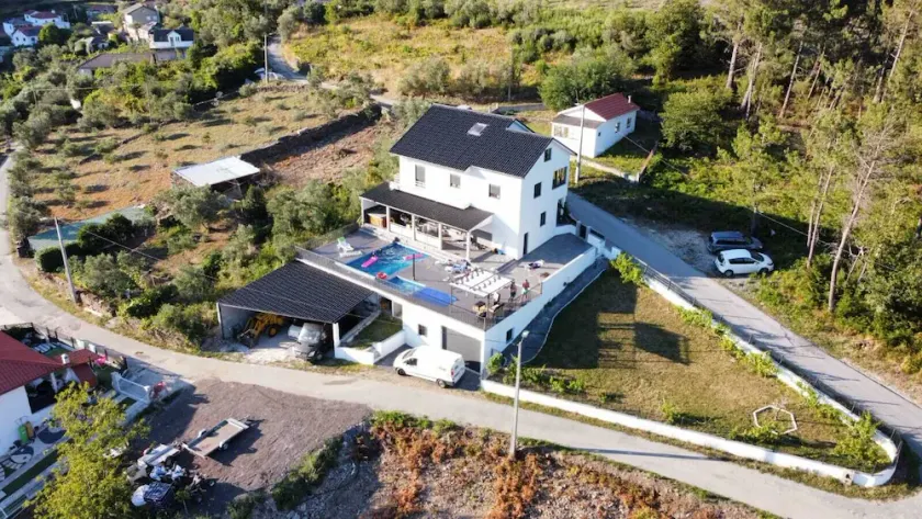 7 Bedroom Villa in Vila Real - Image 1