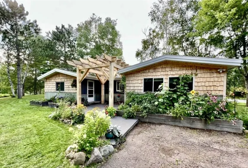 Cozy Lakefront Cabin with Private Dock, Firepit, Grill, Kayaks and More! - Image 1
