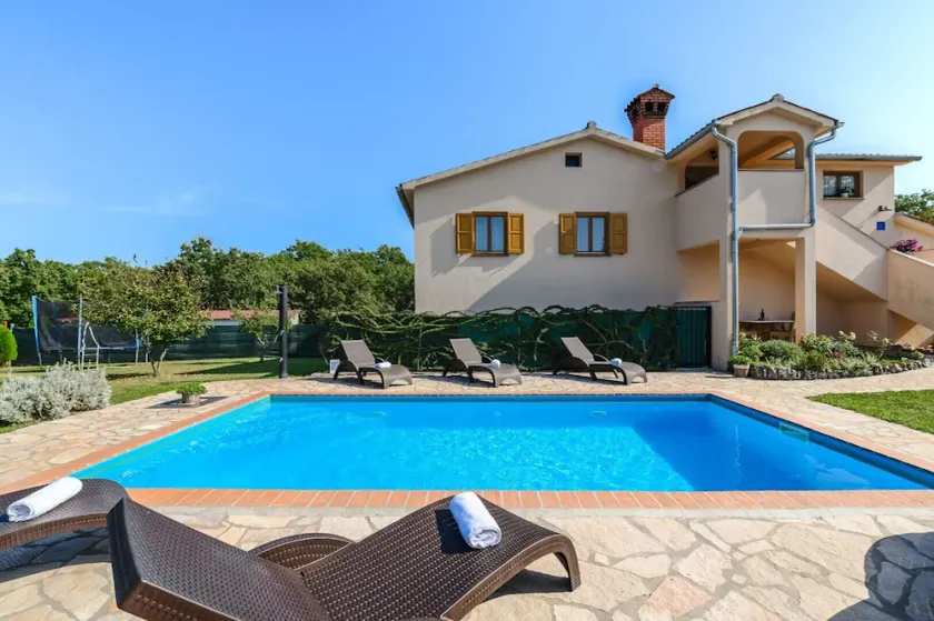 App Sadina with Private Pool and Garden - Image 1