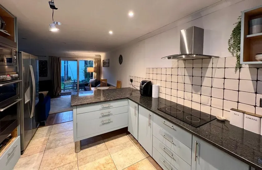 Spacious 3 bedroom House beside Stansted - Image 1
