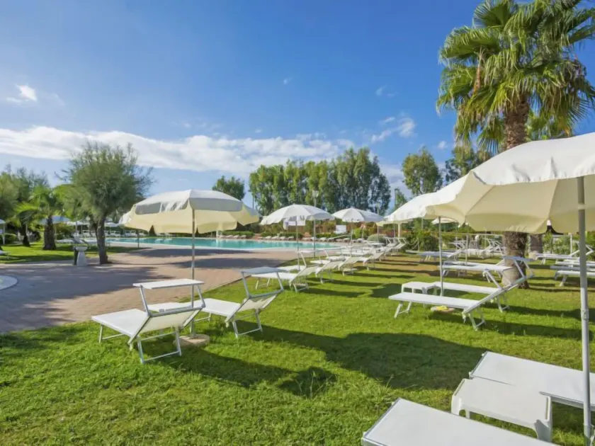 Maravilloso apartamento apropiado para familias con jardín, piscina y barbacoa - Image 1