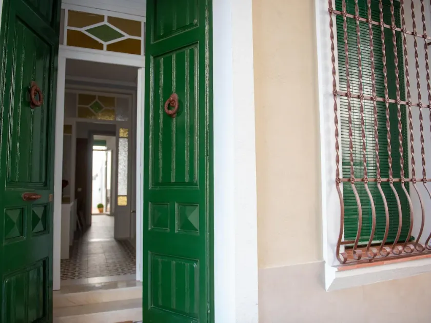 Ground floor with free parking 500m beach - Image 1