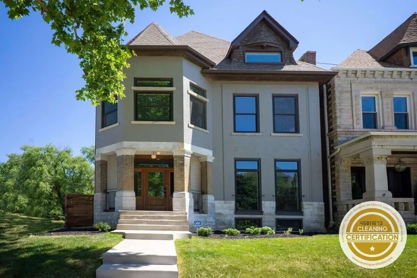 Grand La Chambre in CWE 5BR 4BA ABODEbucks - Image 1