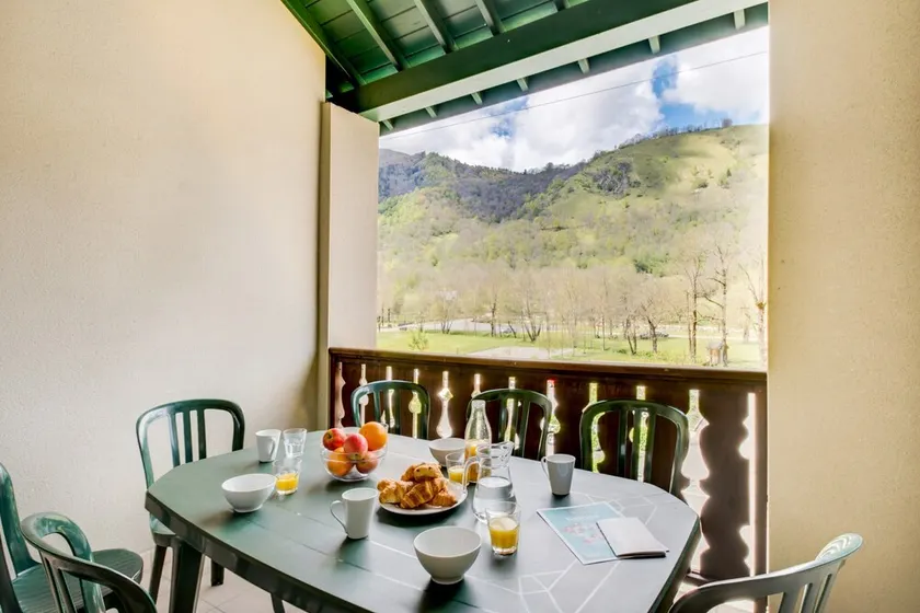 Spacious Valley Stay for Seven - Image 1