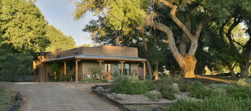 Comfort and serenity in the heart of Georgia O'Keeffe country. - Image 1