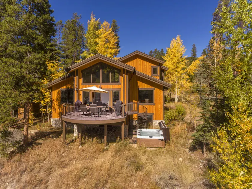 Afsondret 4BR + 2 Stue / 5. 5 Bath Home på Keystone Golf Course - Image 1