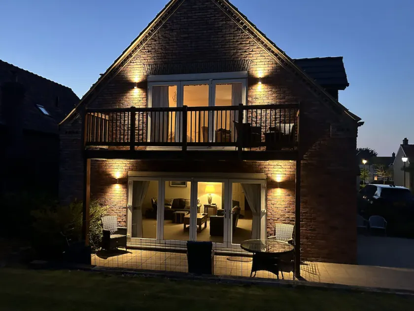 Coastal Cottage - Balcony sleeping 10 in 4 bedrooms - refurbished - Image 1