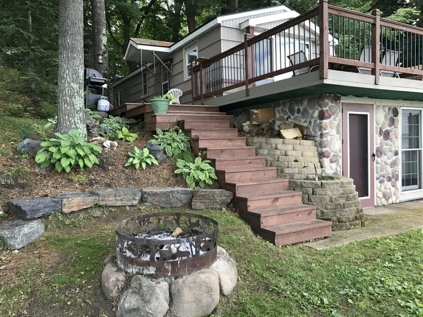 NY LISTE | Lakeshore Cabin On Bone Lake - Image 1