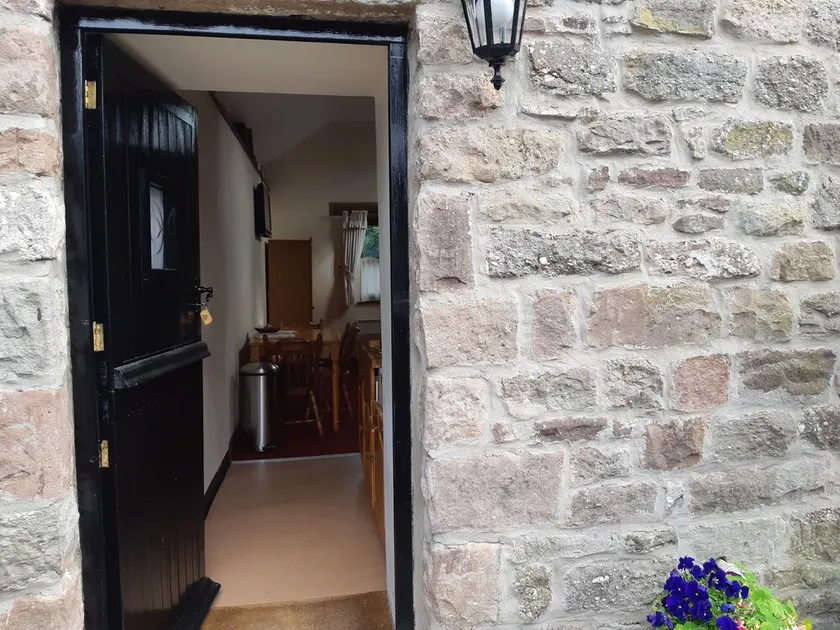 Beautiful 1-Bed Cottage in Trellech - Image 1
