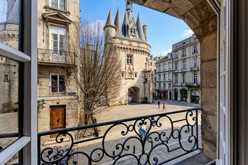 Place du Palais - Image 1
