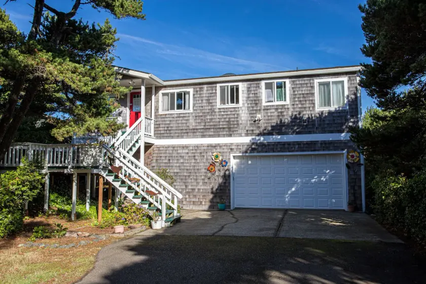 Heceta Hideout, 3-min walk to Heceta Beach! - Image 1