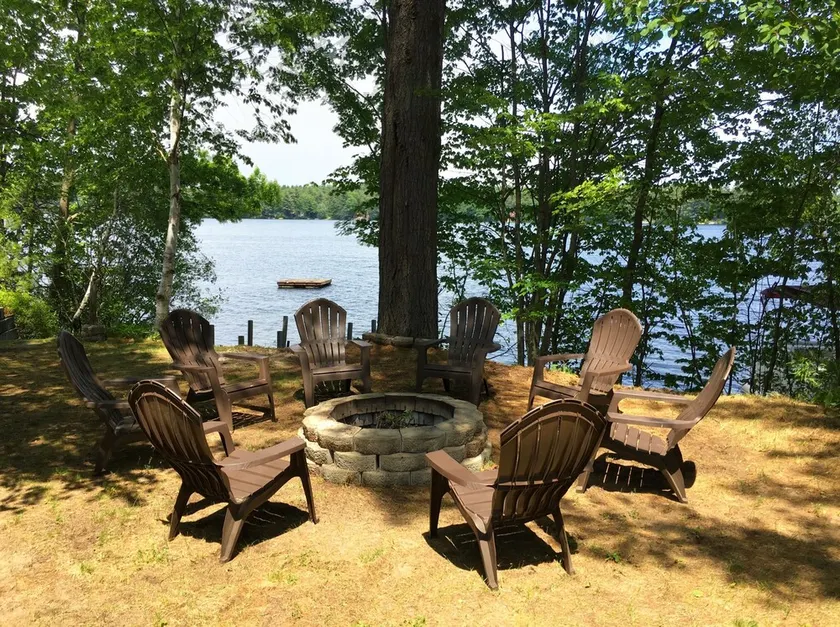 Lakefront Cottage - privat dock, 3 store dæk, store brand pit - Image 1