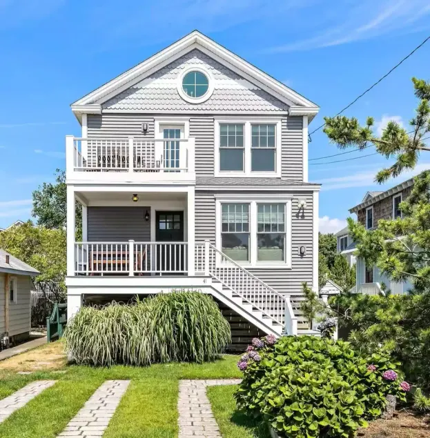 Bright and Airy Beach House-close to beach and inlet for paddleboard/kayaking - Image 1