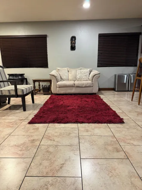 Large Gorgeous home! Can sleep large groups - Image 1
