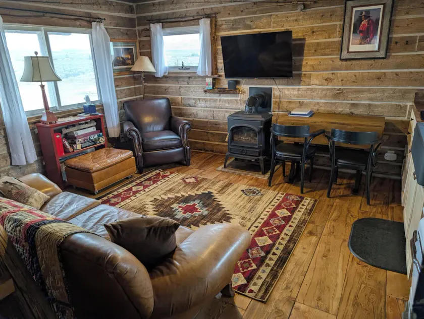Log Cabin Sleeps 2-7  Base of Beartooth Mtn Near Cody WY & Yellowstone Natl Park - Image 1