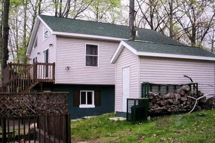 Remodeled 3BR 2BA Beachfront Cottage, Pet Friendly. All-Sports Lakefront - Image 1