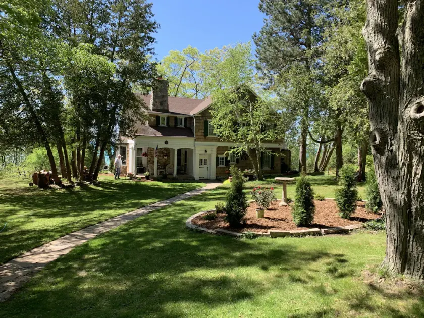 Classic Leland cottage on the beach, beautiful sunsets, 8 min. walk to downtown - Image 1