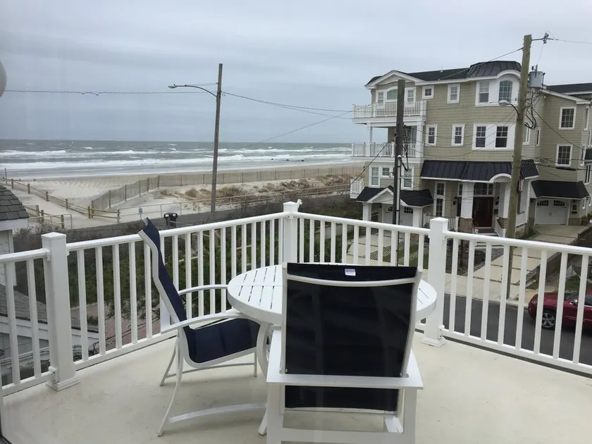 Renoveret næsten Beachfront 4BR 3. 5B byhus, Midtown SIC, spektakulær udsigt! - Image 1