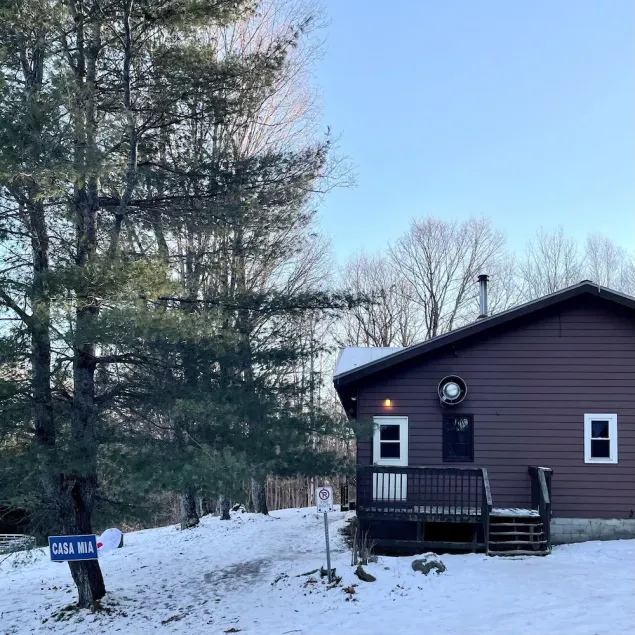 Family cottage near lake - Image 1